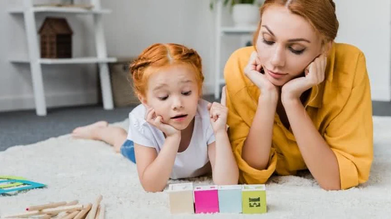 Niania czy guwernantka: jaka jest różnica i kogo wybrać dla swojego dziecka?